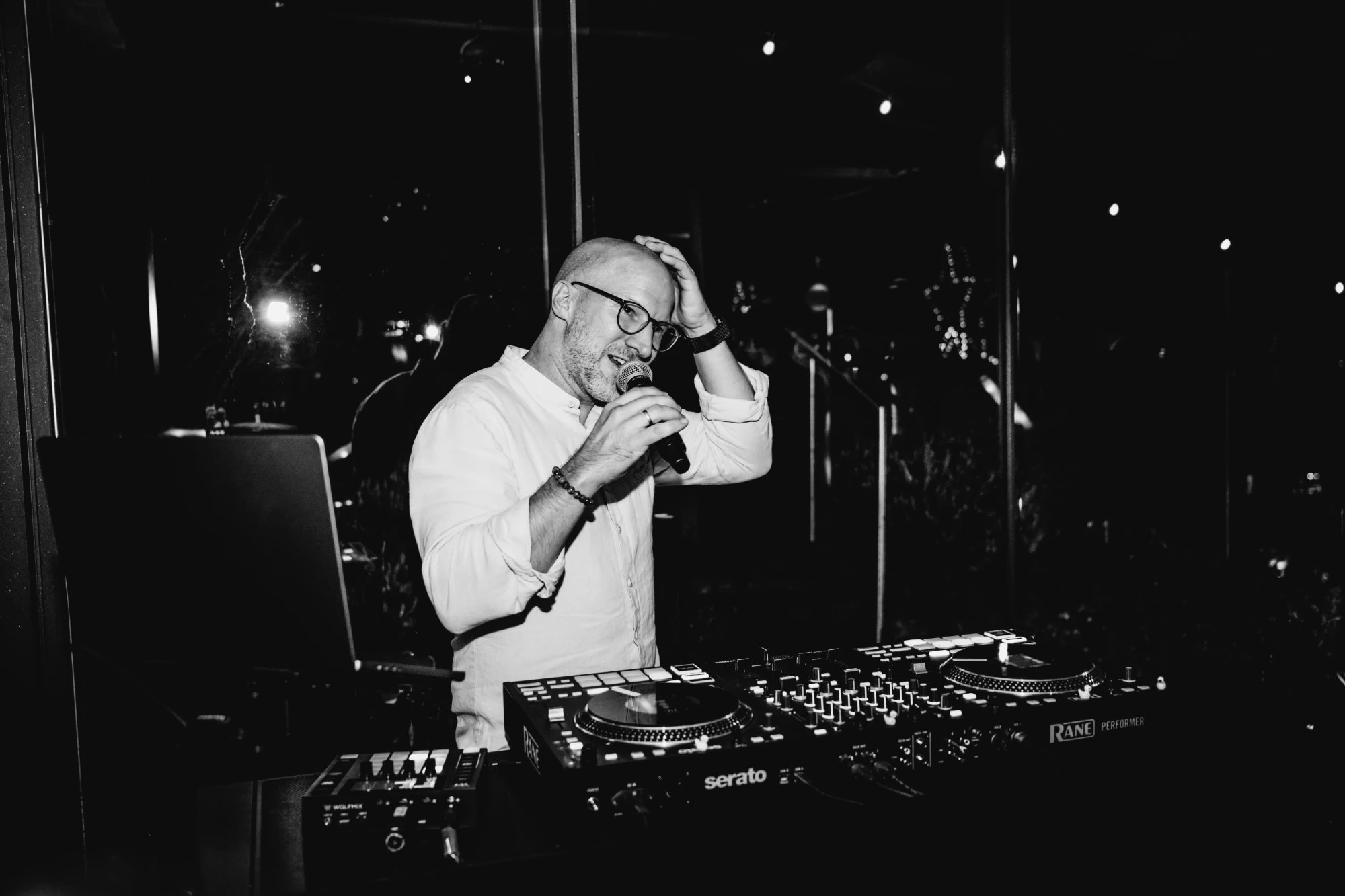 Burnee Mac – Hochzeits-DJ Saarland am Mikrofon